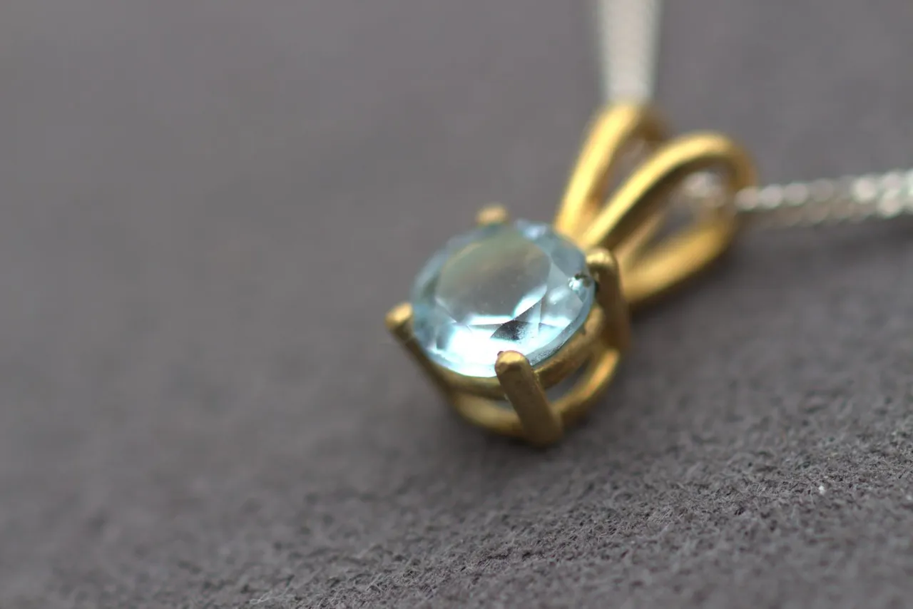 Pendentif aigue-marine monté sur or