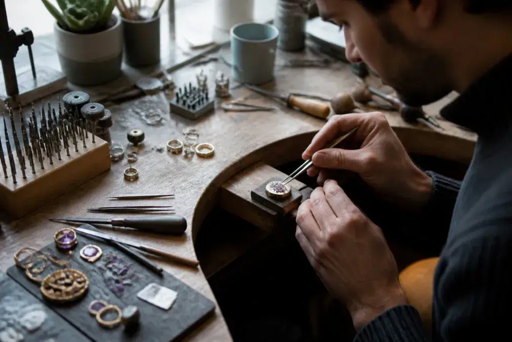 Délais production bijoux sur mesure : Guide complet