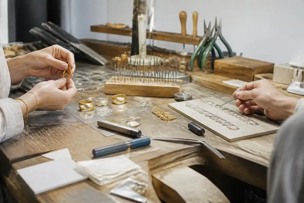 Externaliser production bijoux créateur : guide complet