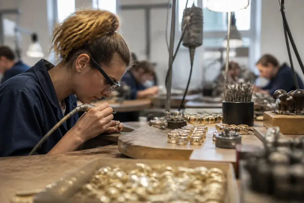 Usine bijoux : guide complet pour externaliser votre production